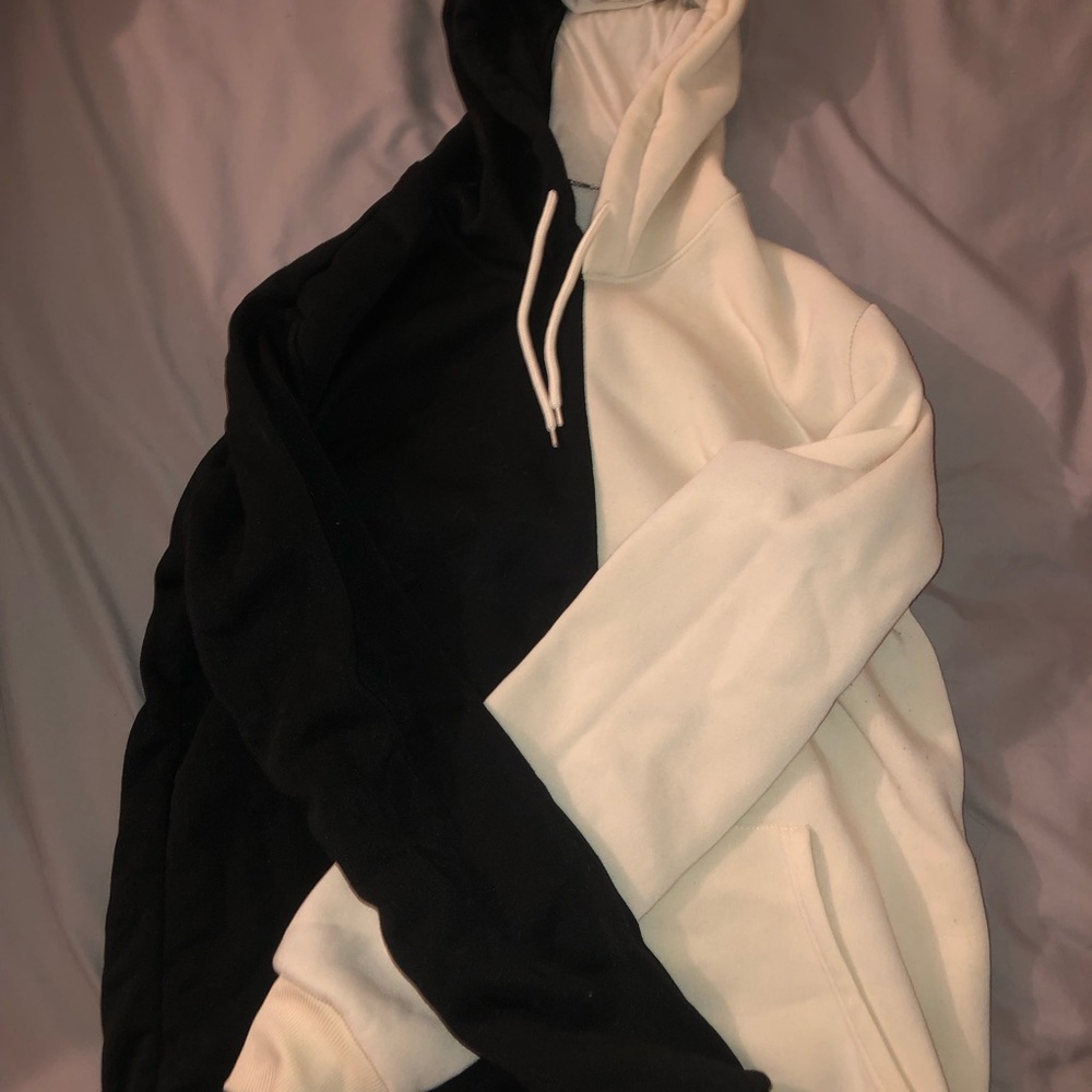 Black and White Sweatshirt